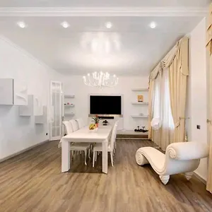 Con Parcheggio Privato Appartamento